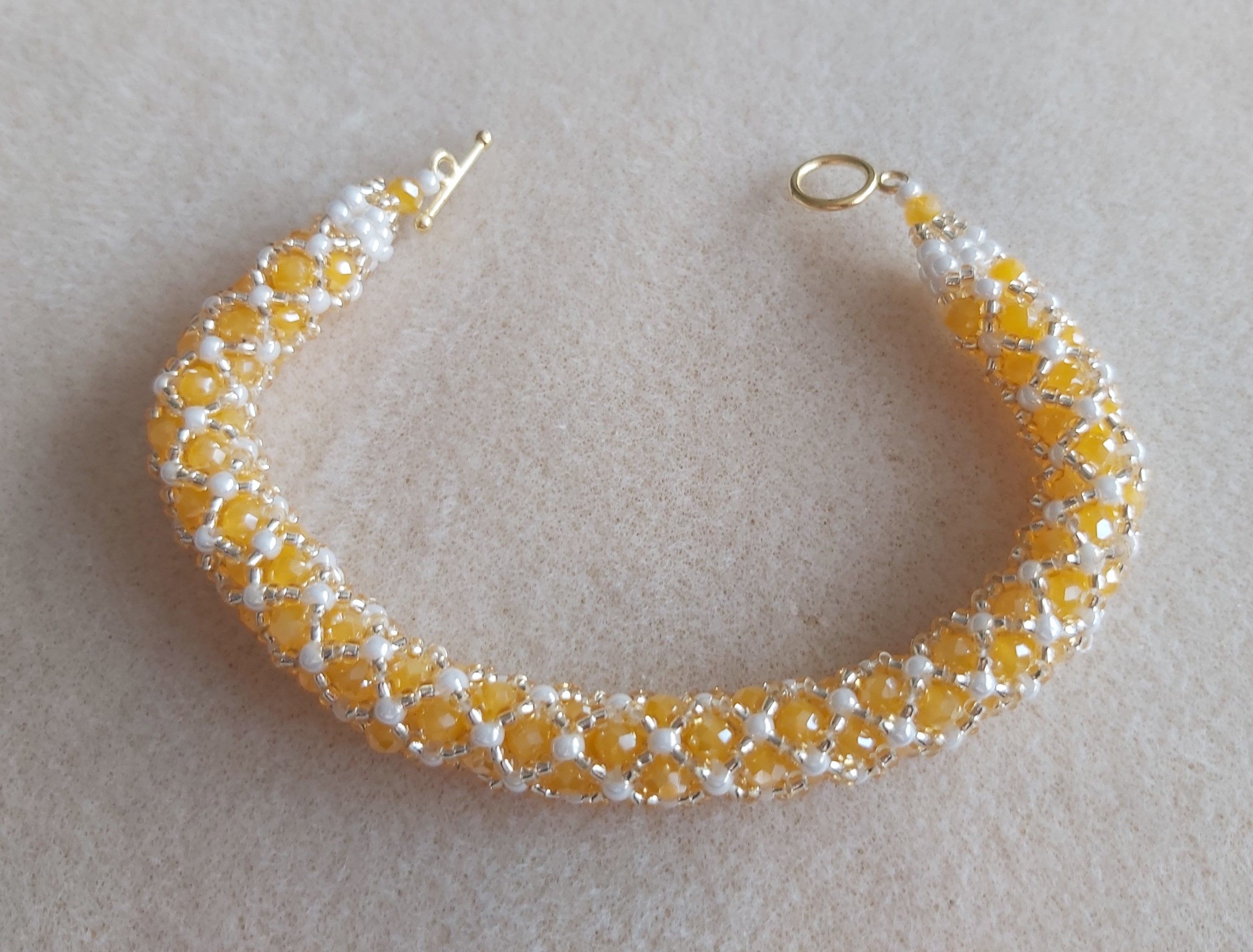 Transparent Sunflower 4mm Faceted Rondelle, Miyuki White Pearl seed beads. 7.5" 



