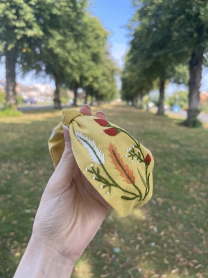 Hand-embroidered yellow hairband 