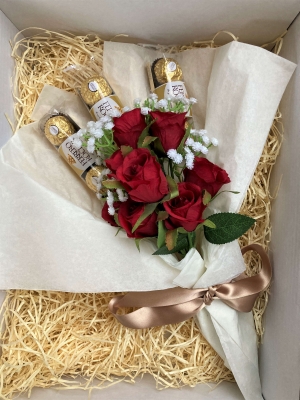 handmade-item handmade-gifts Bouquet Gift Hamper Red Silk Roses with Ferrero Rocher Chocolates