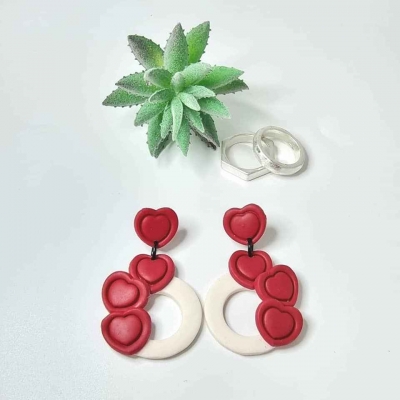 handmade-item handmade-gifts statement queen of heart- studs
