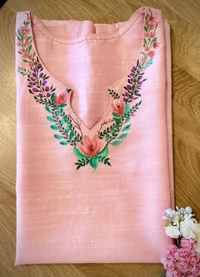 handmade-item handmade-gifts  Exclusive Pretty Pink Floral hand painted tunic top in luxurious Handloom silk fabric.
