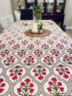 Hand block print Tablecloth and set of 6 Napkins .From sustainable Home collection 
Table cloth Heavy pure cotton &Napkins beautiful soft cotton. Fully Washable 
Size -60x90
Napkins - 6 pcs -16x16