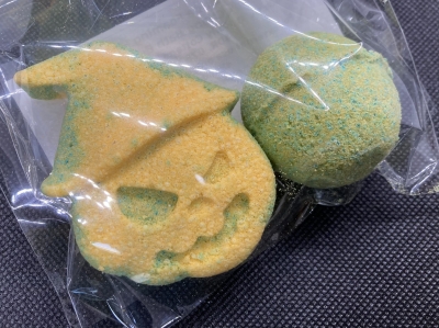 Handmade Vegan Foaming Halloween Bath Bomb - Essential oil May Chang, green and yellow water soluble colours 
