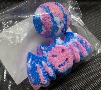 handmade-item handmade-gifts Handmade Vegan Foaming Halloween Bath Bomb - Essential oil Peppermint in pink, blue and white with water soluble colours 
