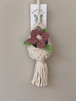 handmade-item handmade-gifts Macrame pod with flower 