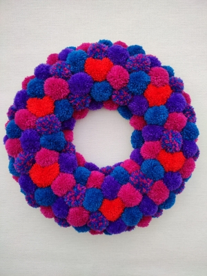 handmade-item handmade-gifts Pom pom wreath with heart shaped pom poms