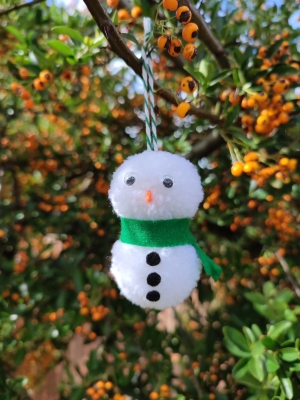 Pom Pom Snowmen | Pom Pom Christmas Decorations | Pom Pom Christmas Ornaments