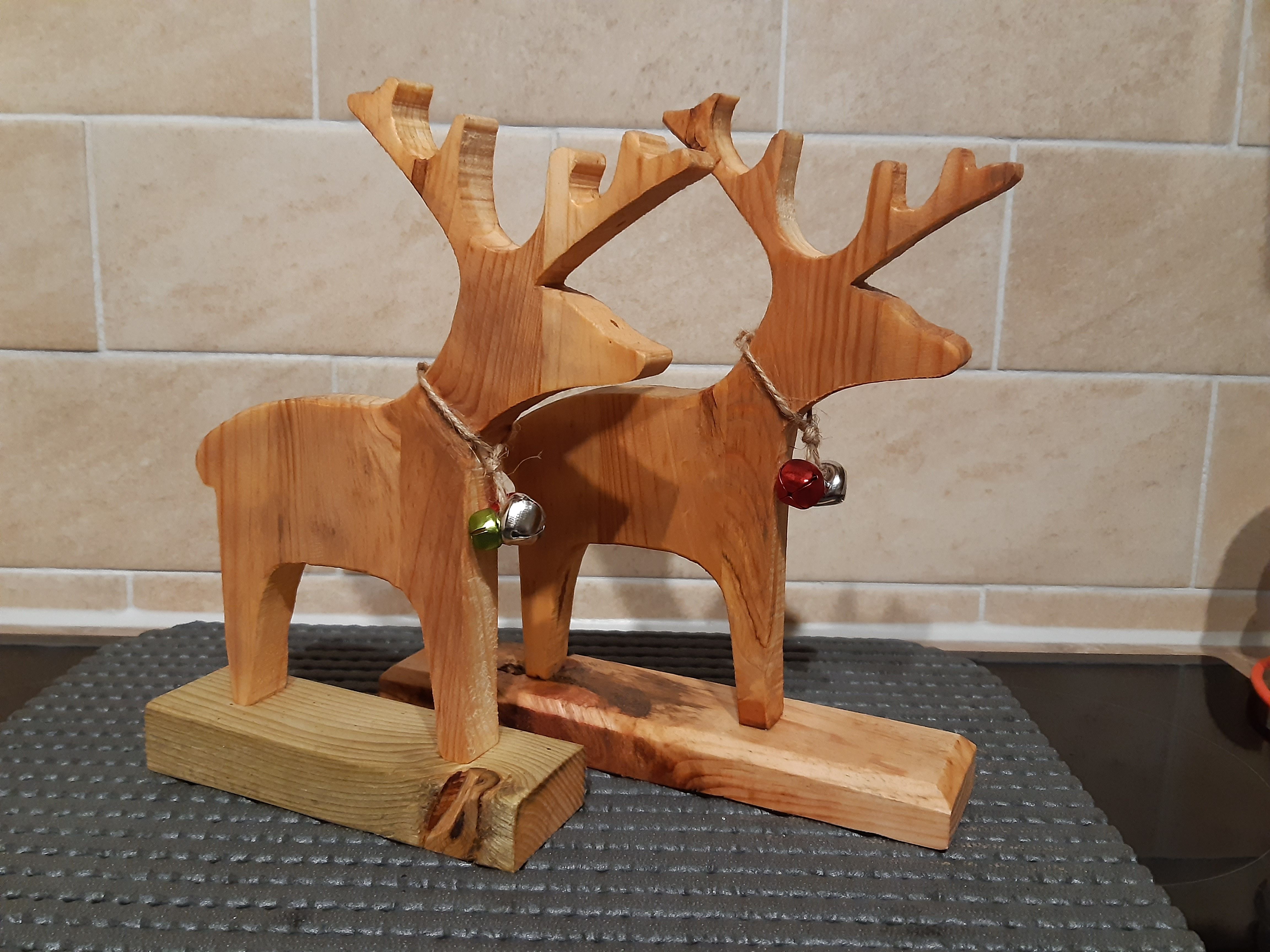 Festive charming reindeer ornament 