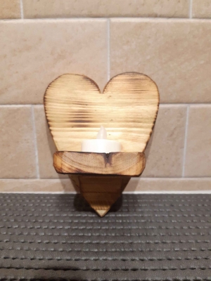 Wall mount heart tealight 